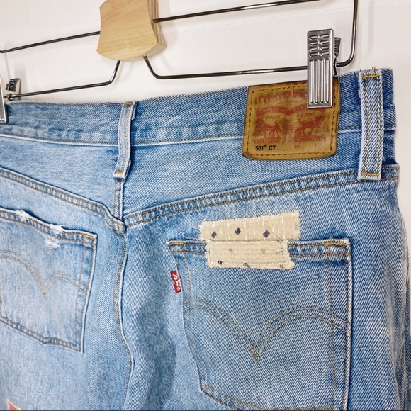 Levi’s Distressed Floral Patched 501 Jeans 27x32 - Picture 4 of 7